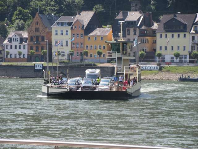 Ferge over Rhinen