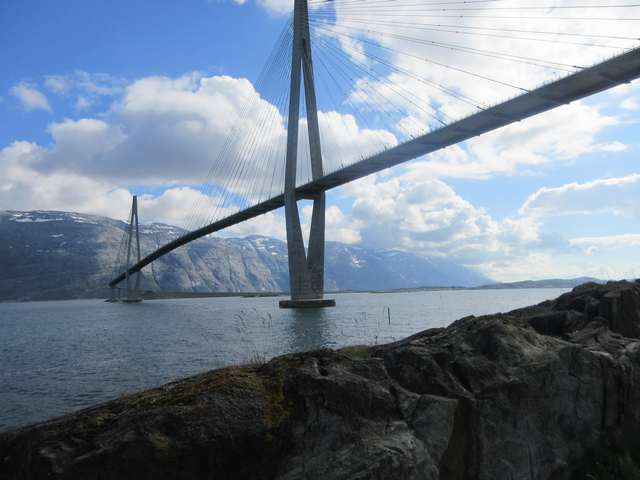 Helgelandsbrua