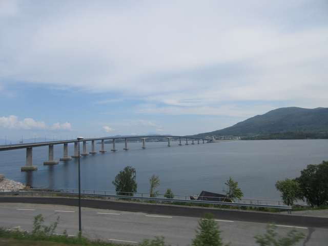Tresfjordbrua