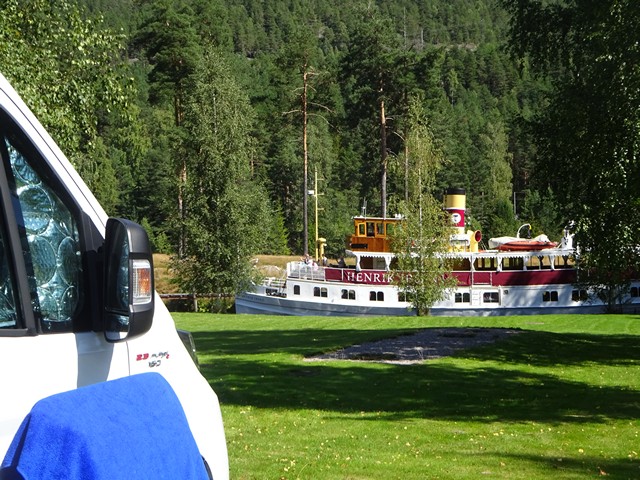 Herik Ibsen passerer bobilparkeringen