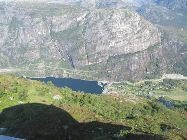 Lysebotn fra Kjerag kafe