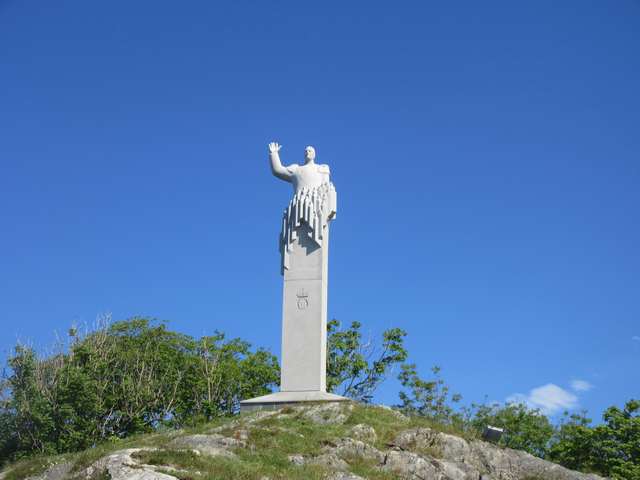 statue av kong Olav V