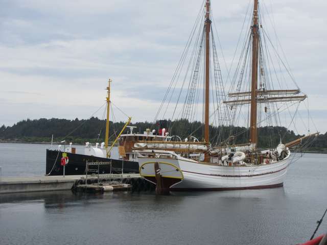 B�ter ved kai i Flor�