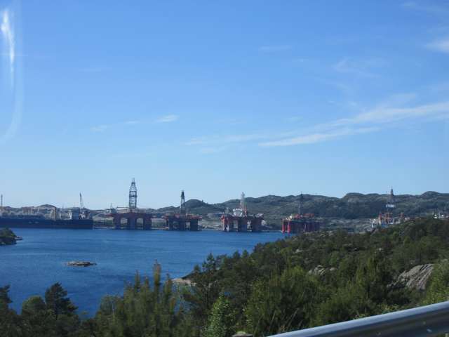 B�ter og borerigger i opplag