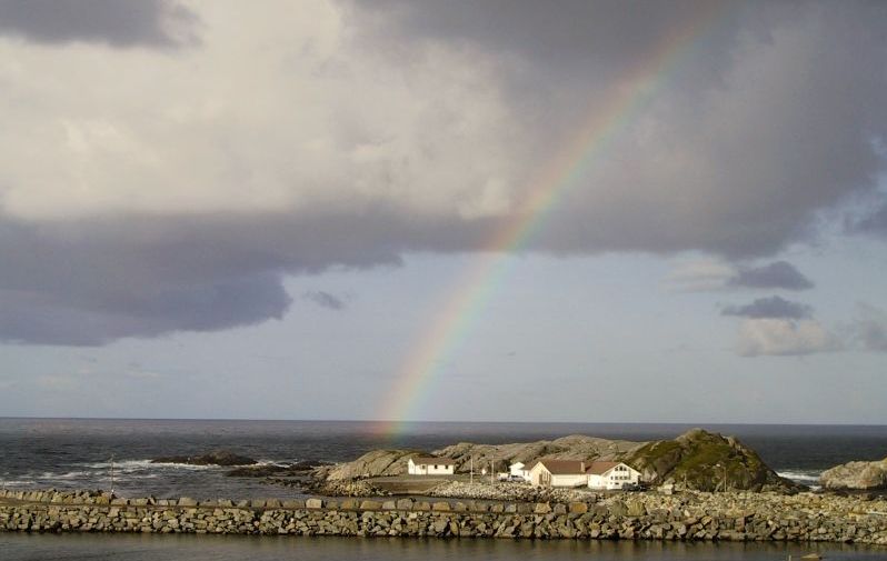 Regnbue over Skrnes