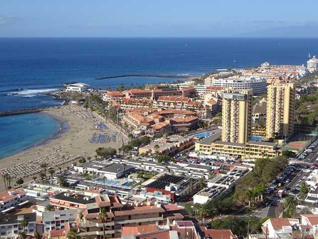 Los Cristianos og Las Americas sett fra fjellet